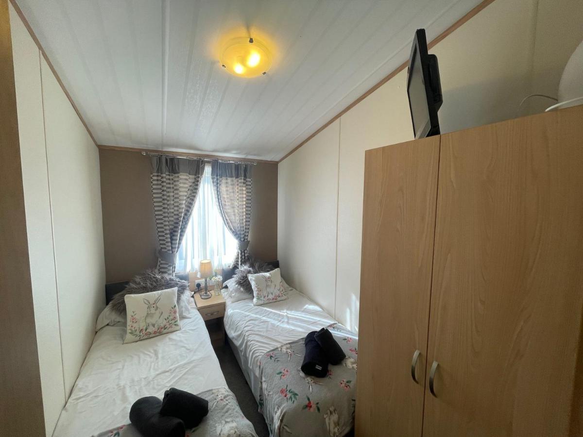 Rudd Lake Luxury Lakeside Lodge With Fishing & Hot Tub@Tattershall Exteriör bild