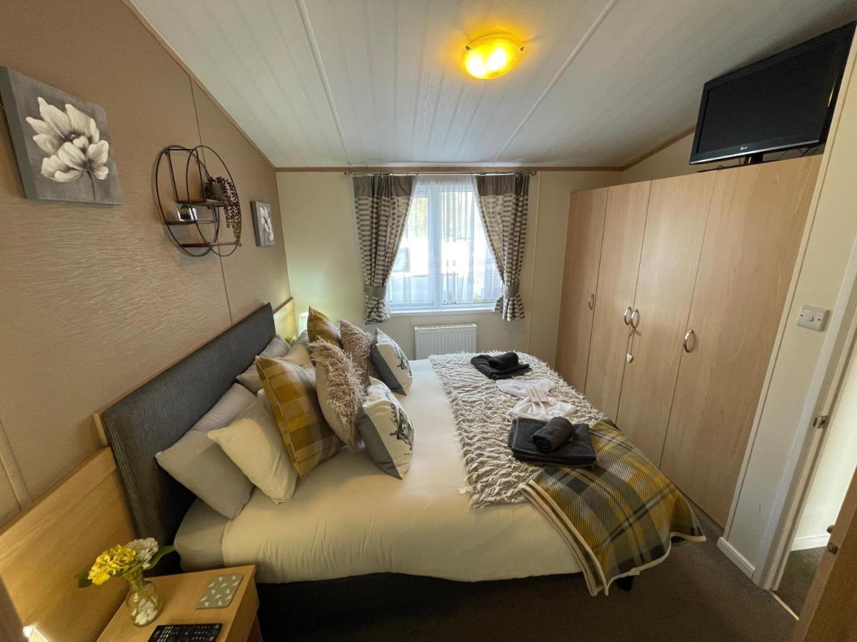Rudd Lake Luxury Lakeside Lodge With Fishing & Hot Tub@Tattershall Exteriör bild
