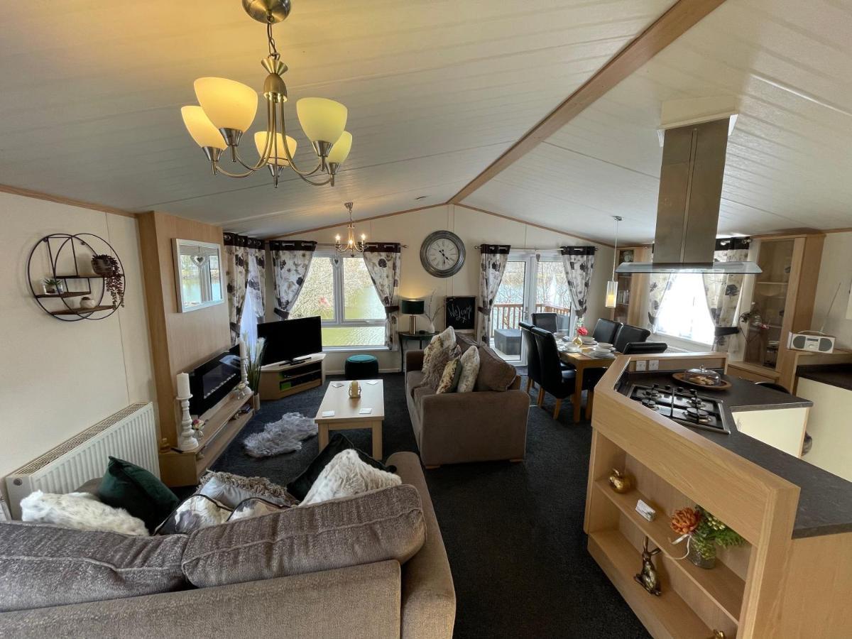 Rudd Lake Luxury Lakeside Lodge With Fishing & Hot Tub@Tattershall Exteriör bild