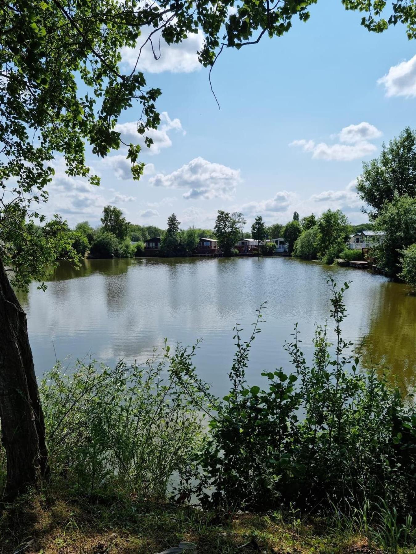 Rudd Lake Luxury Lakeside Lodge With Fishing & Hot Tub@Tattershall Exteriör bild